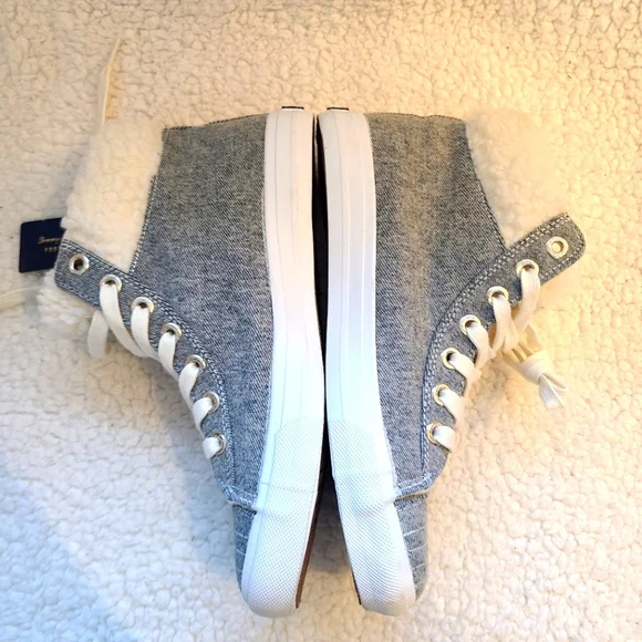 Tommy Bahama - NWT - gray denim look with faux shearling high-top sneake… - Picture 10 of 12